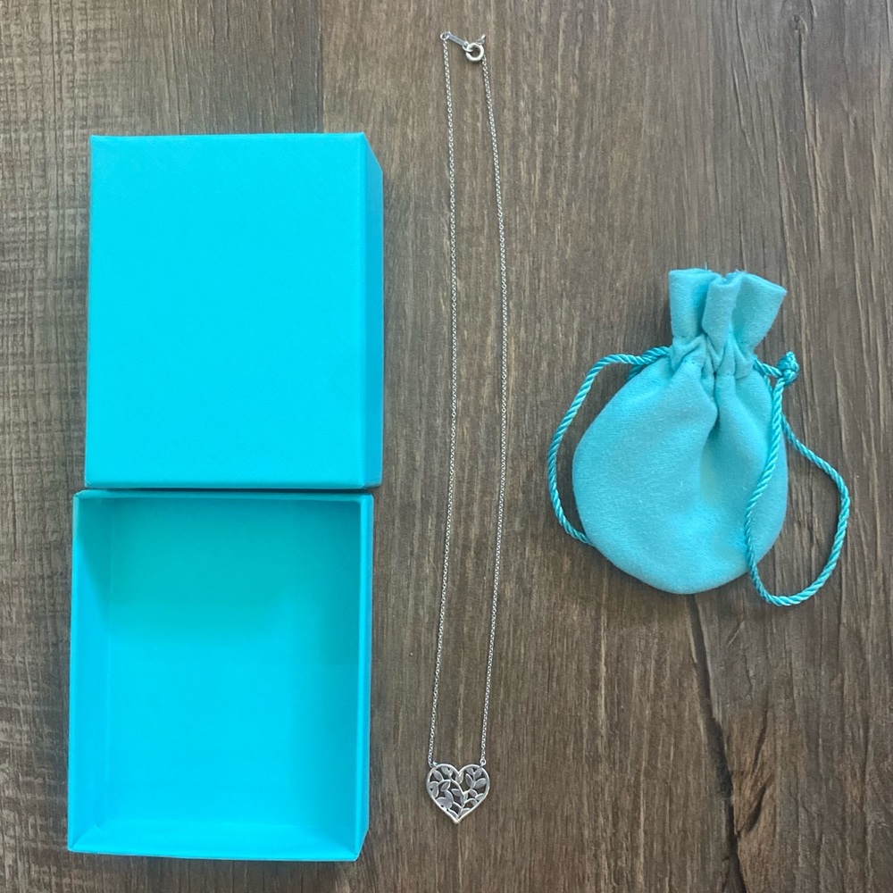 LIKE NEW! Tiffany & Co. Paloma Picasso Olive Leaf Heart Sterling Silver Necklace - Picture 2 of 10